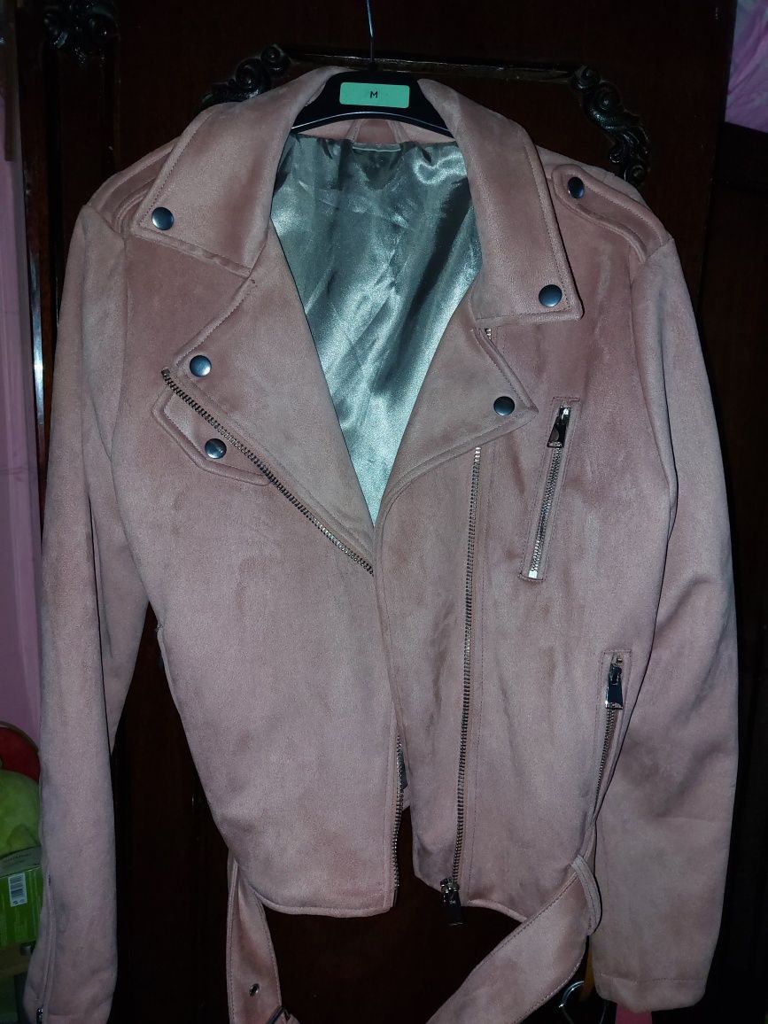 Jachetă de culoare roz pal