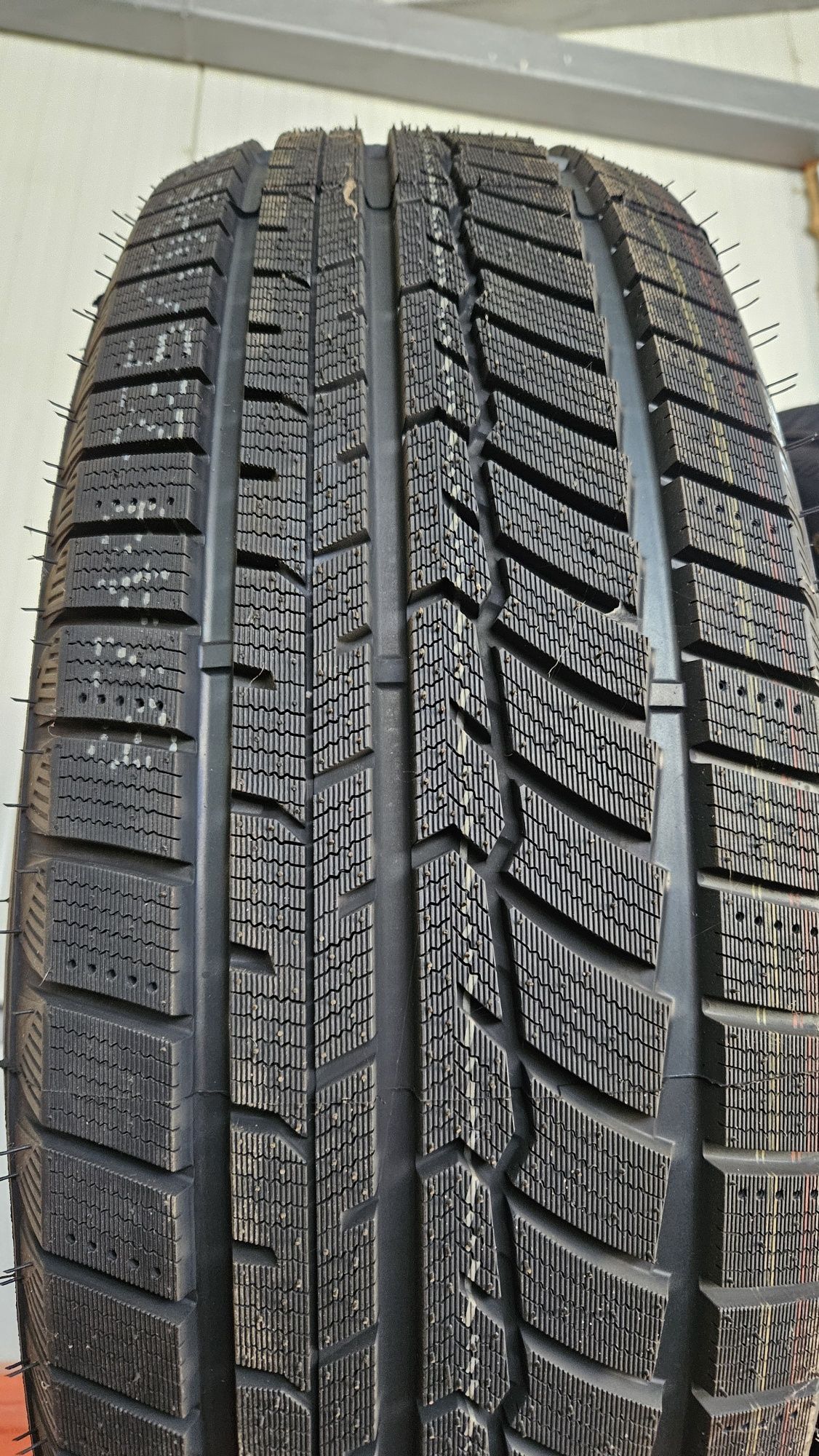 215/70R16 Fortune