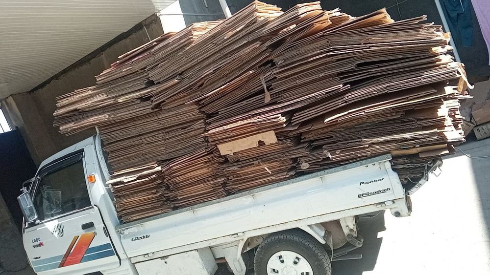 Makalatura metallom maklatura makulatura karobka Plastik Salafan