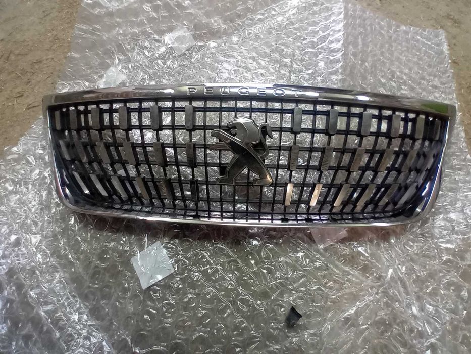 Радиаторна решетка Пежо 3008