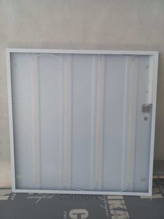 Продам светодиодную лампу для бутика