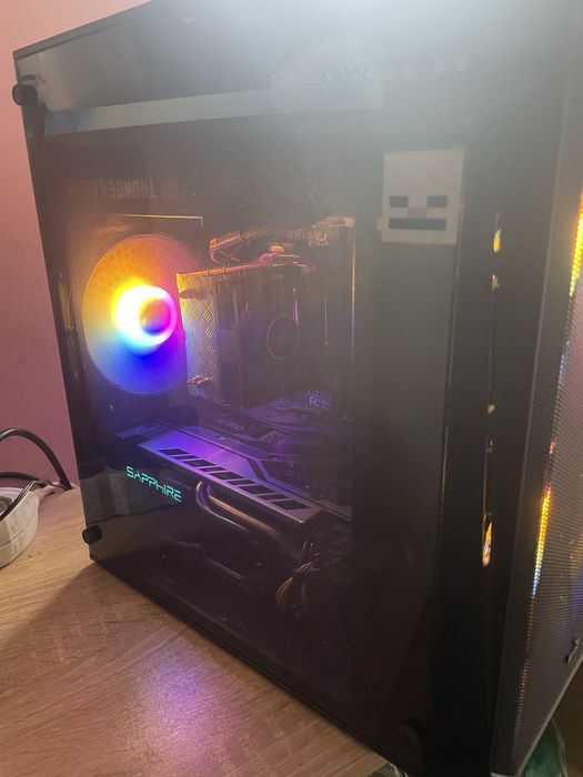 Продавам компютър за любителски гейминг