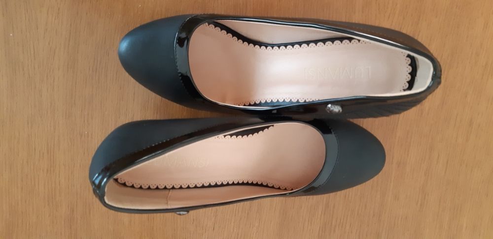 Pantofi noi, marimea 40