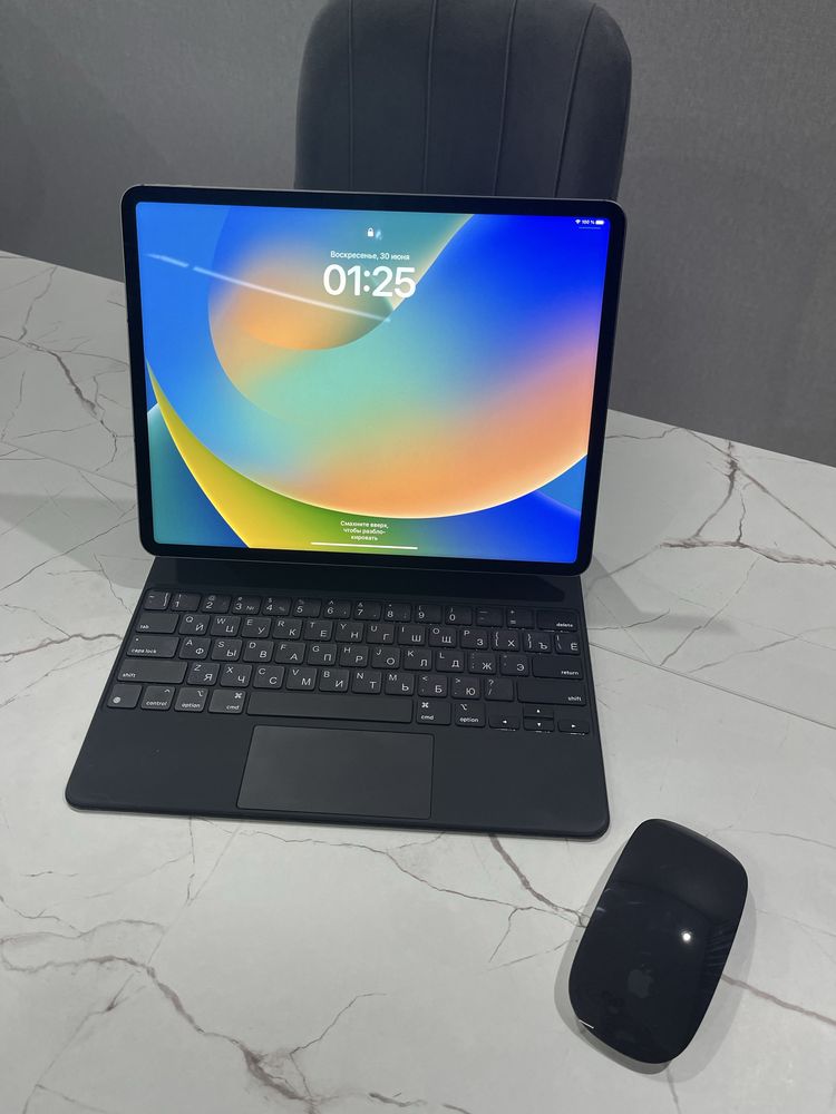 Apple iPad Pro 2022, 12.9” (M2, 256 ГБ) + Magic Keyboard + Magic Mouse