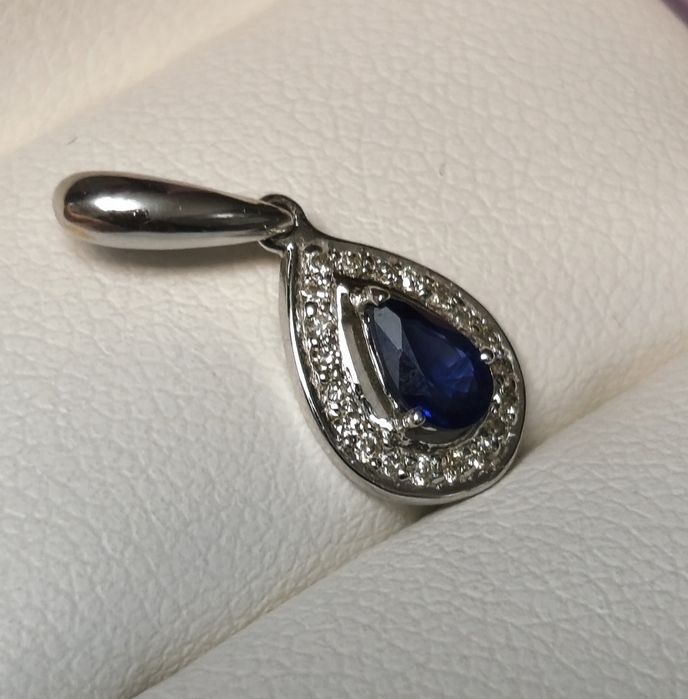 Pendant/ medal aur 18k cu diamante și zafir