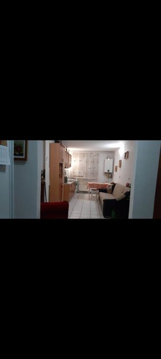 Închiriez apartament 3 camere zona piata Bistrița