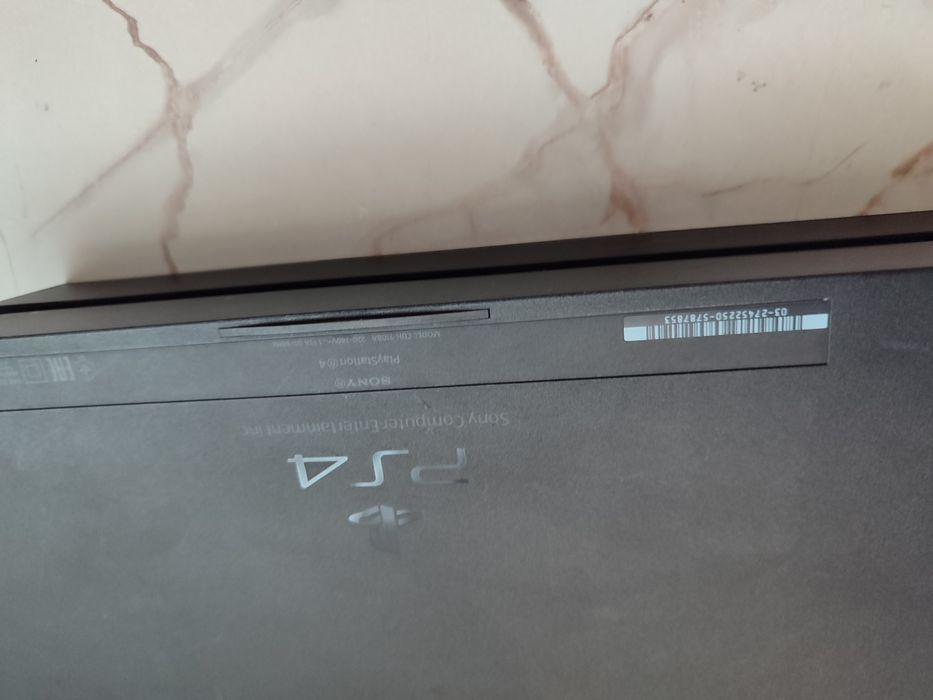 Плеистеишн 4,использованный,работает .