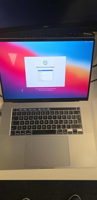 MacBook Pro Intel i7 / 16 GB / 512 GB cu Încărcător