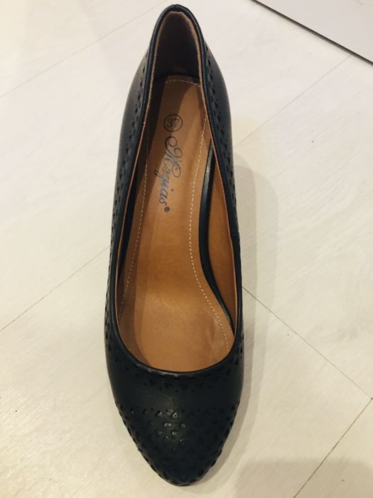 Черни обувки Мегияс