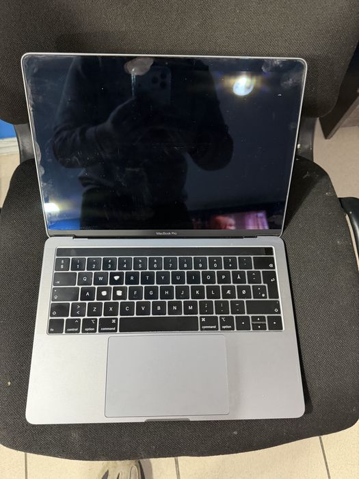Vand macbook pro 13 2018 retina touchbar i5 16gn ram ssd 256