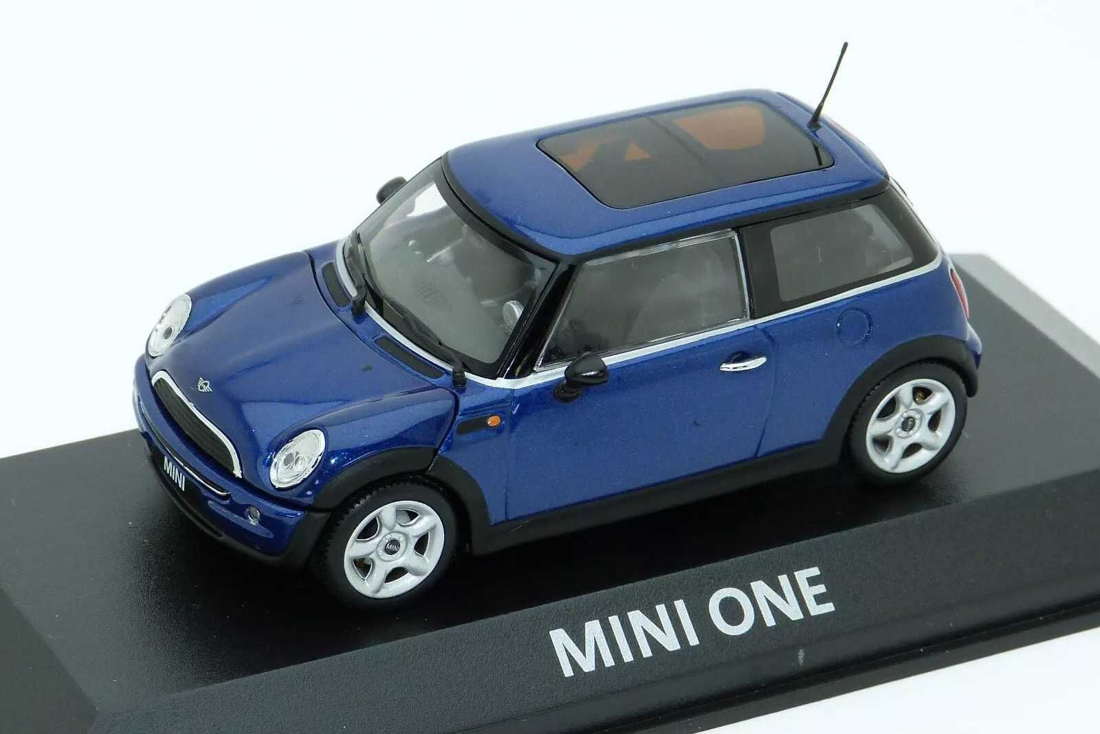 Продавам метална количка MINI One R50 на Minichamps в мащаб 1:43