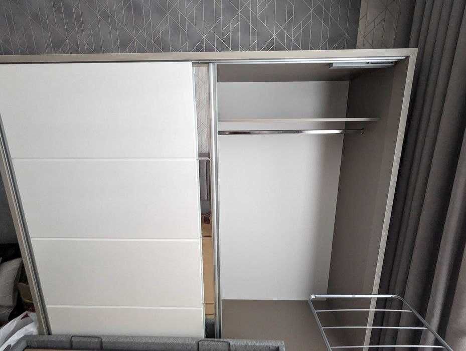 Спальная мебель (шкаф и трюмо)