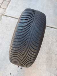 O bucată 225/50 R17 M+S iarnă - una Michelin Dunlop