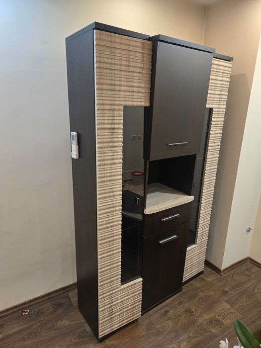 Холна секция с витрина