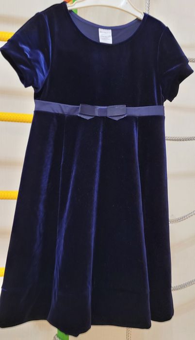 Шикарное платье под бархат на 5-6 лет