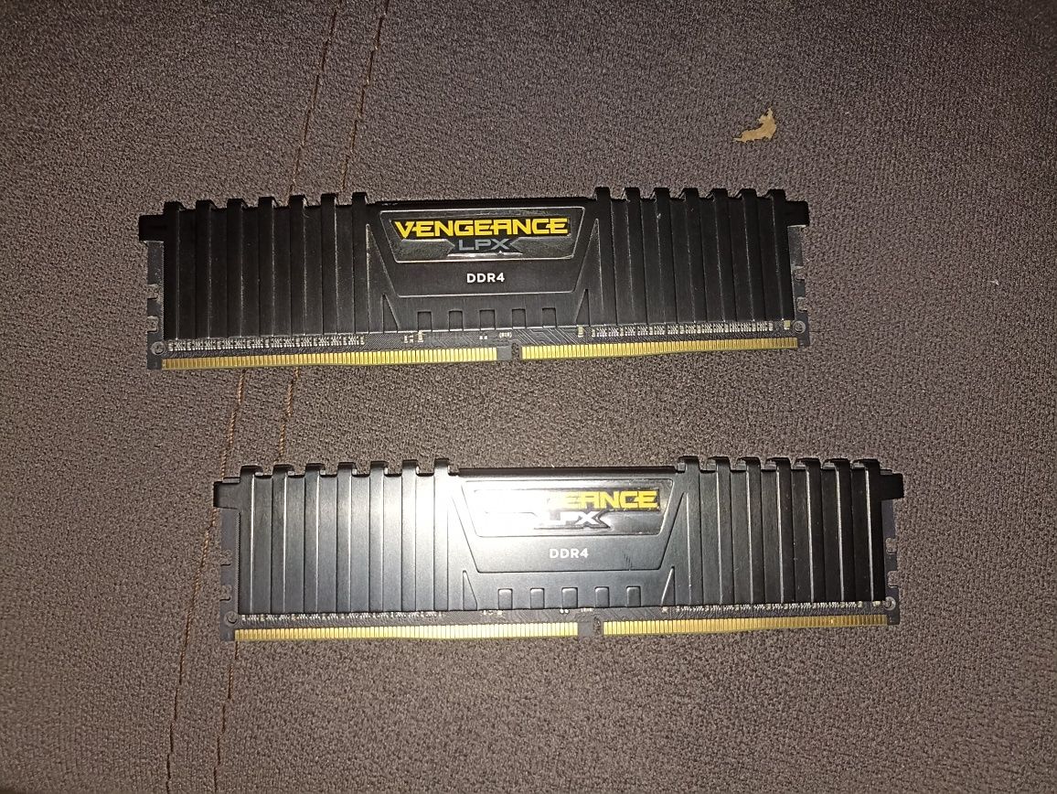 Операвтивная память DDR4 8 Гб