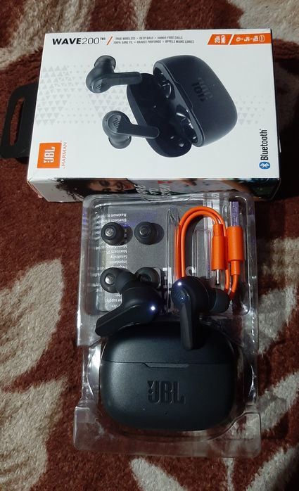 Vând căști jbl wavw 200 originale cu bluetooth wireless în stare bună
