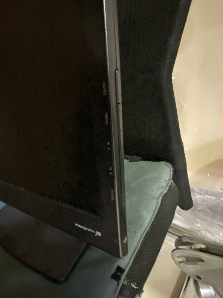Benq 19” DVI + VGA + AUX