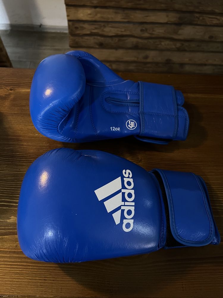 Продам боксерские перчатки новые