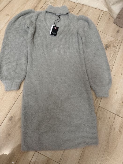 Rochie Guess cu decolteu