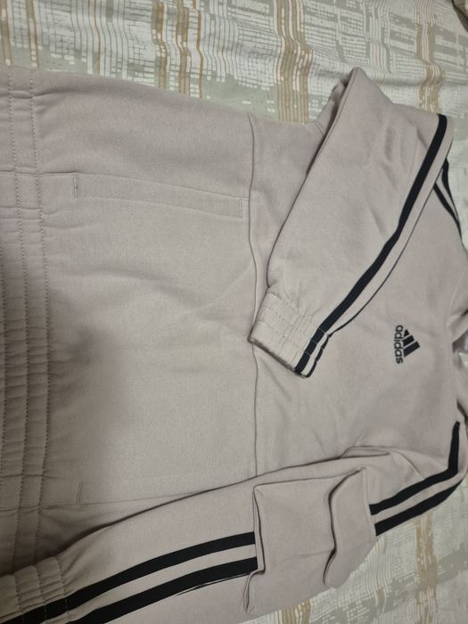 Hanorac 8 ani nou Adidas