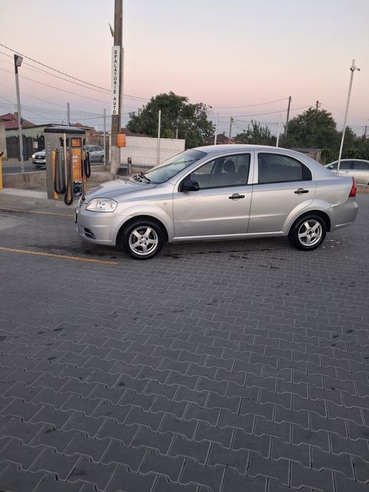 Vând chevrolet aveo
