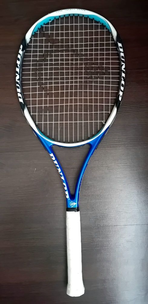 Rachetă de tenis marca Dunlop