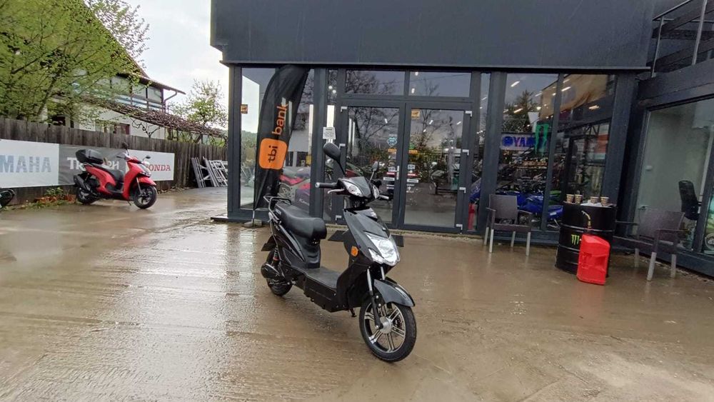 Scuter electric VSX, 48V, 20Ah, 1050W, Fara permis, 25Km/h, Negru 60Km