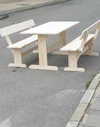 Градинска маса с две пейки