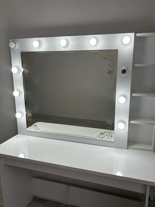 Продаю туалетный столик