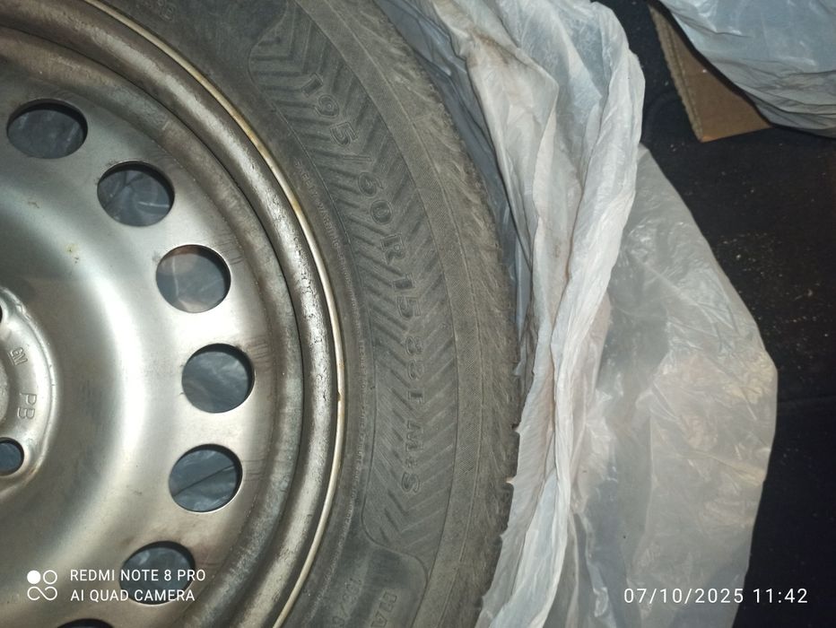 Anvelope iarna cu jenti și capace Opel Astra 1,7 cdti / 195/60 R15