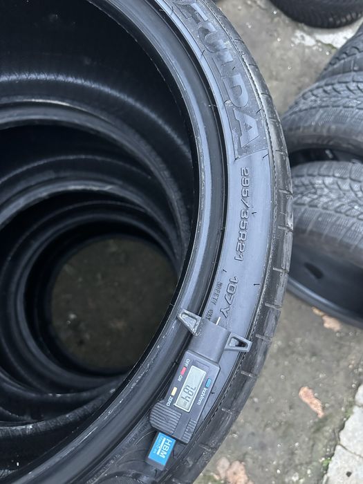 Летни гуми 295/35/21