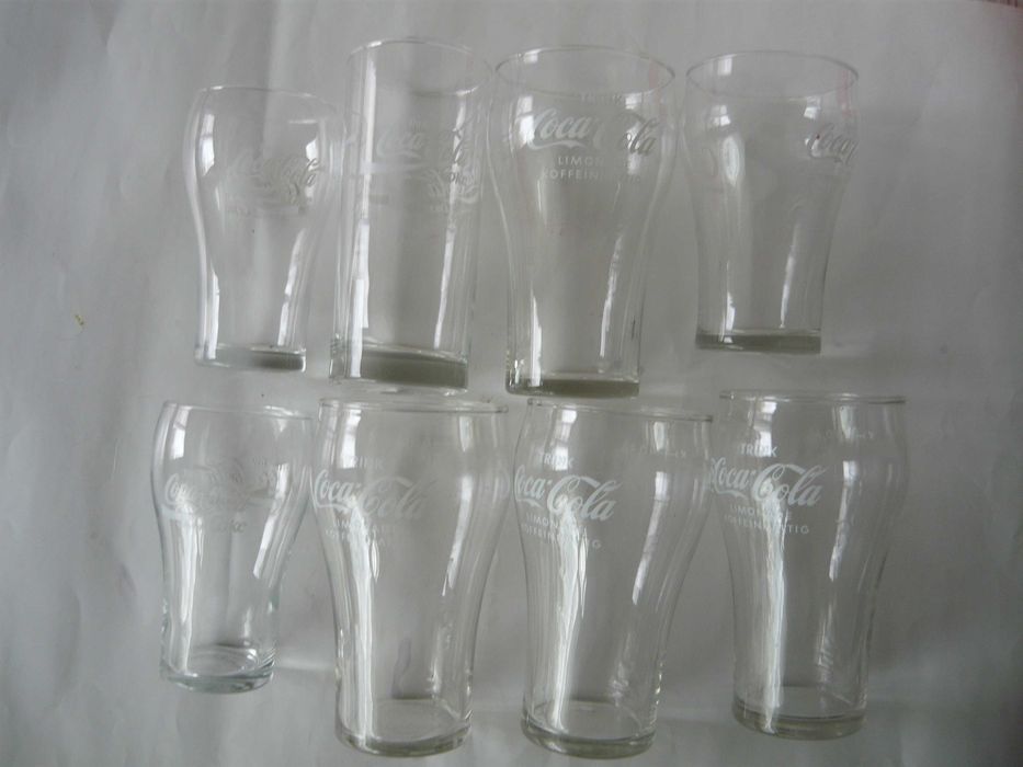 Различни неща с надпис Кока-Кола