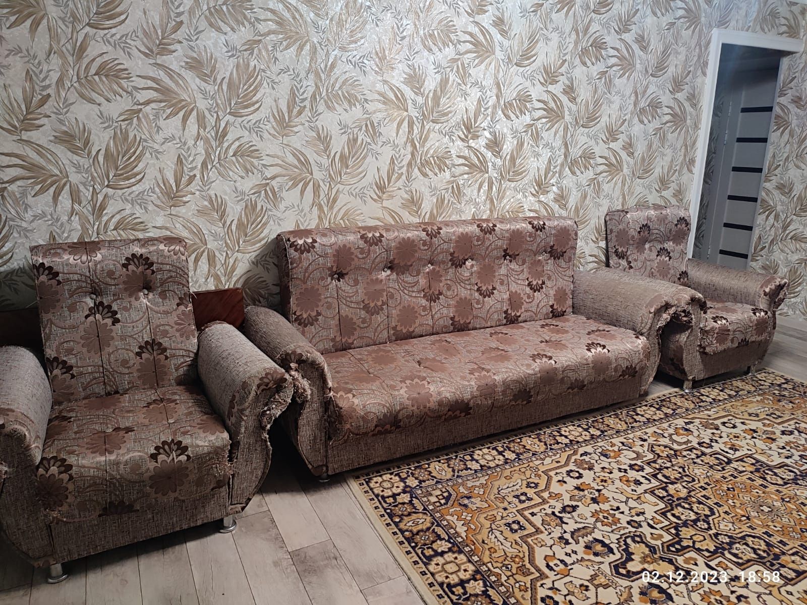 Продам мягкую мебель: диван+2кресла