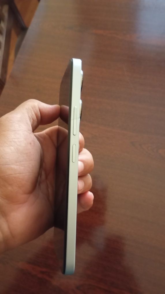 Redmi 13 telefoni sotiladi srochno