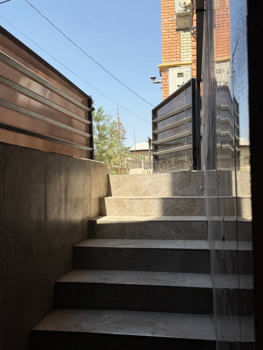 Продается на Дубовой(за Глазной клиникой) офис 117м2 цокольный этаж