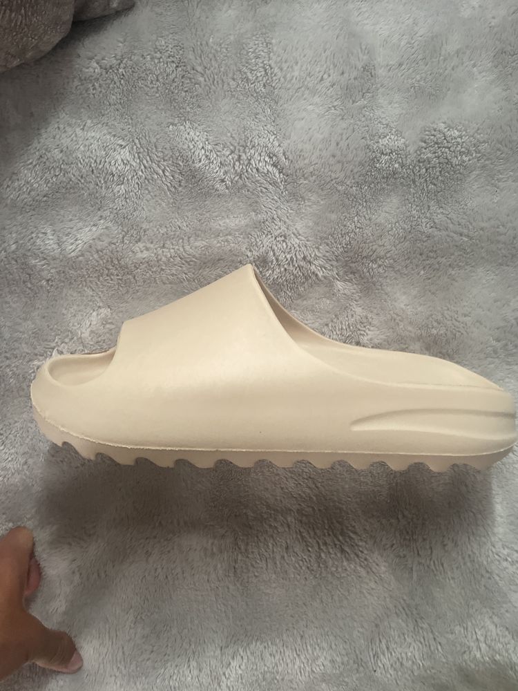 Yeezy slide bone 44