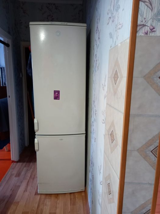 Холодидьник Бирюса -228С-3 КШД-340/95