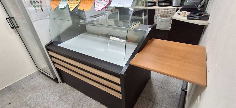 Хладилна витрина