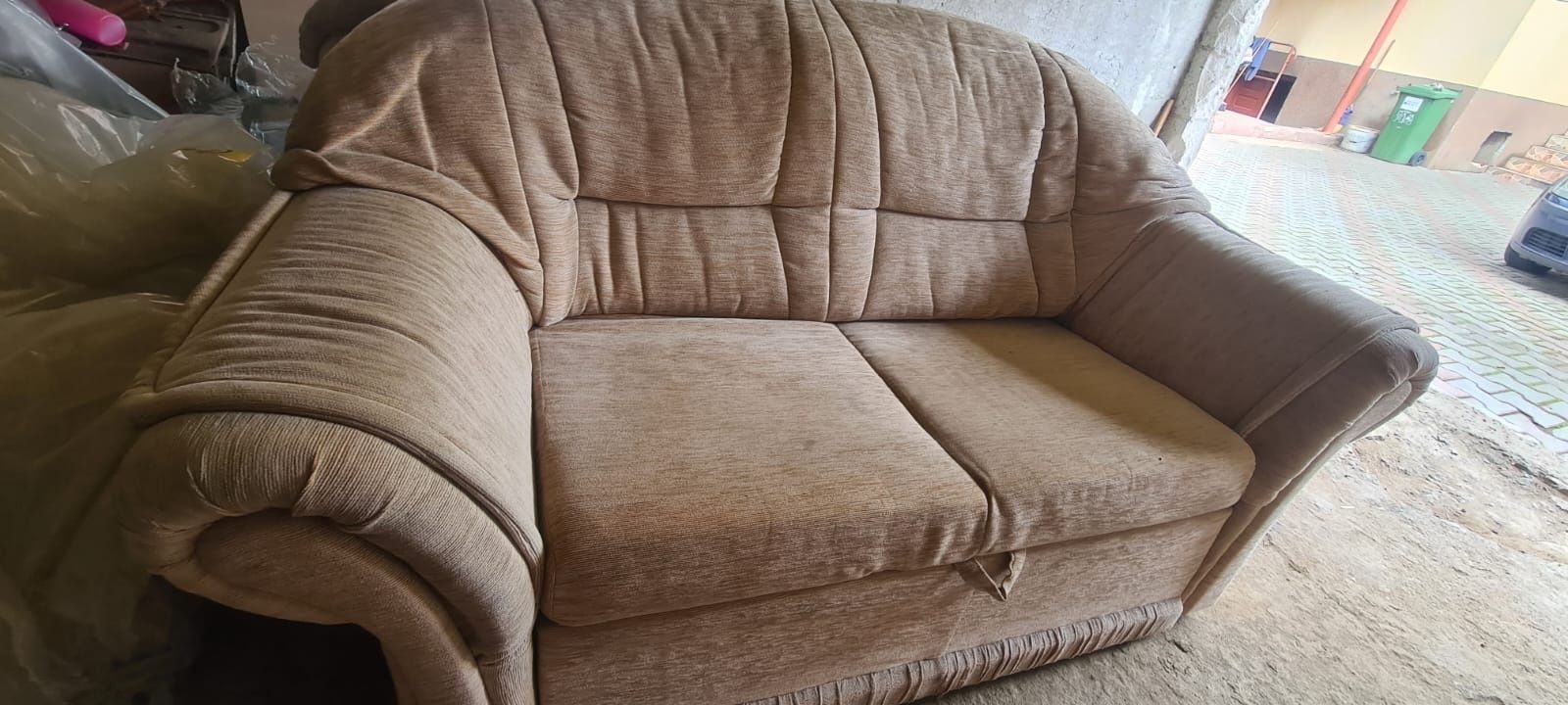 2 canapele,una extensibila