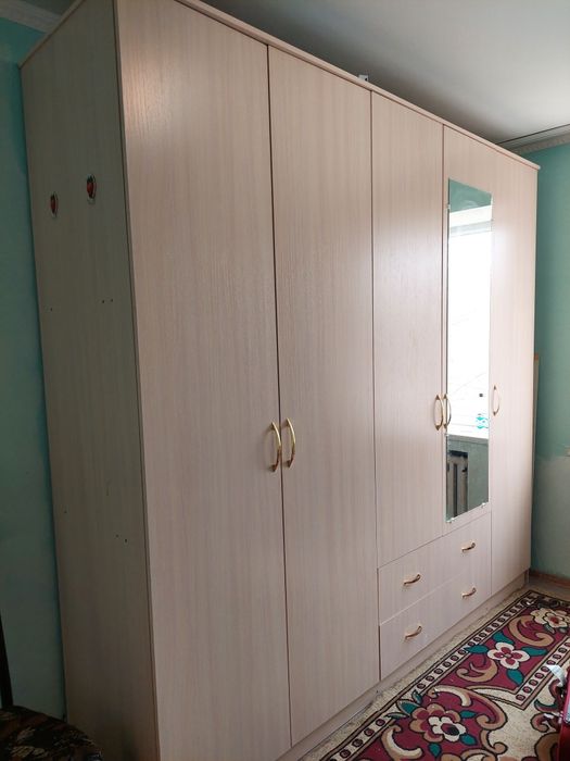 Большой спальный шкаф