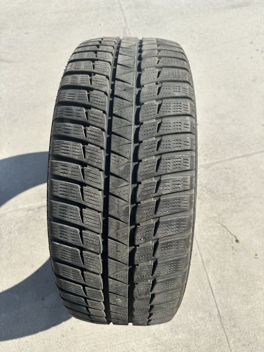 Зимни гум размер 225/55 R17