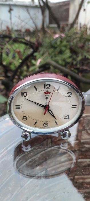 Doua ceasuri de masă vechi