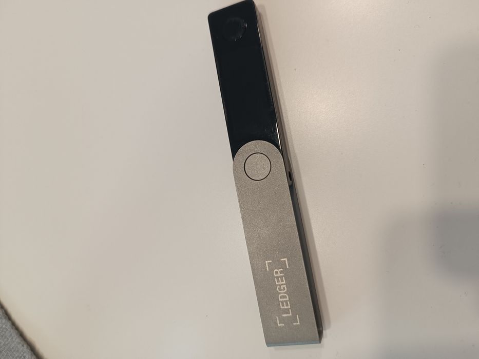 Vând Ledger Nano S + Ledger Nano X – Portofele hardware pentru criptom