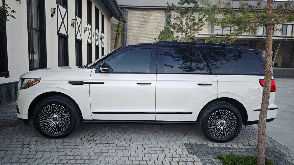 Lincoln Navigator 3.5 AT 4WD Black Label, цвет салона "Шале"