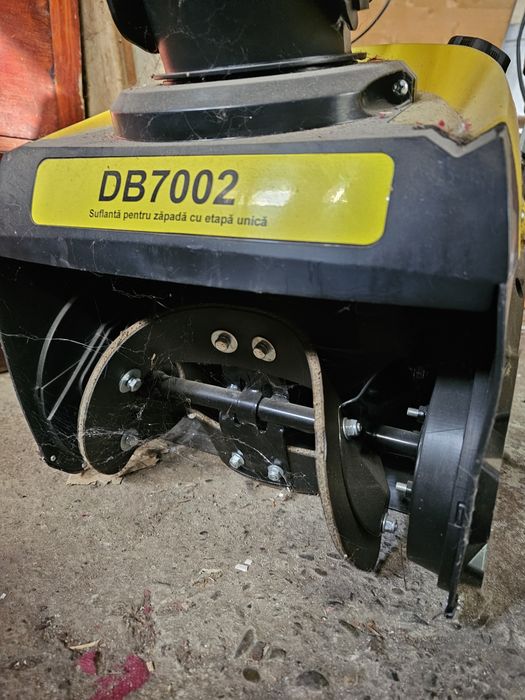 Suflantă pentru zăpadă cu o singură etapă, model DB7002.