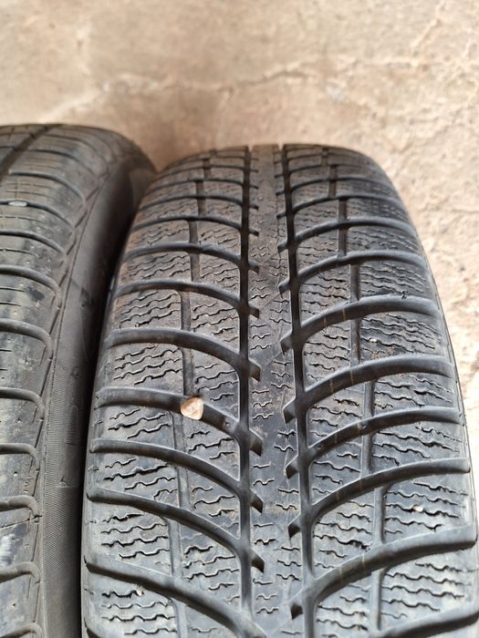 Vând 2 anvelope 215.65.16