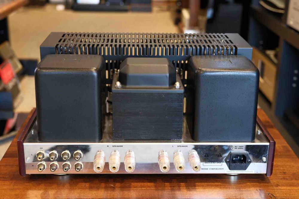 TRIODE VP-300BD - Amplificator integrat lampi clasa A (4 lampi 300B)