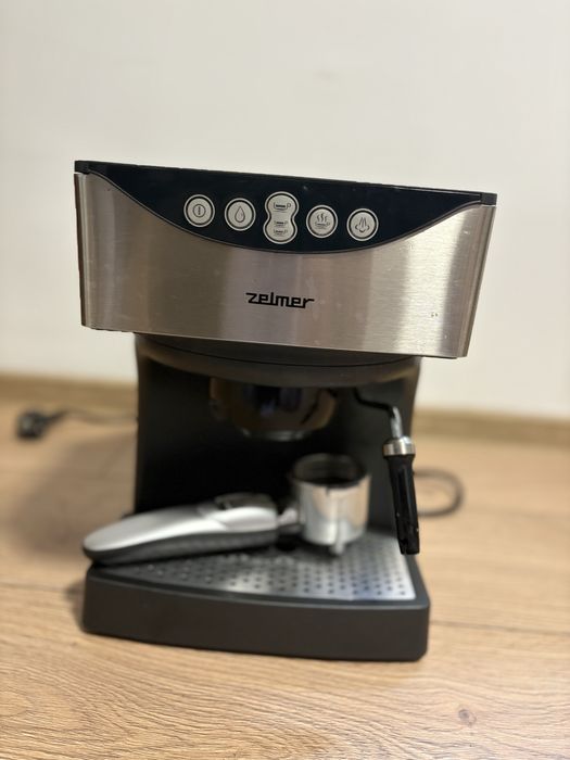 Vand 2 aparate de cafea