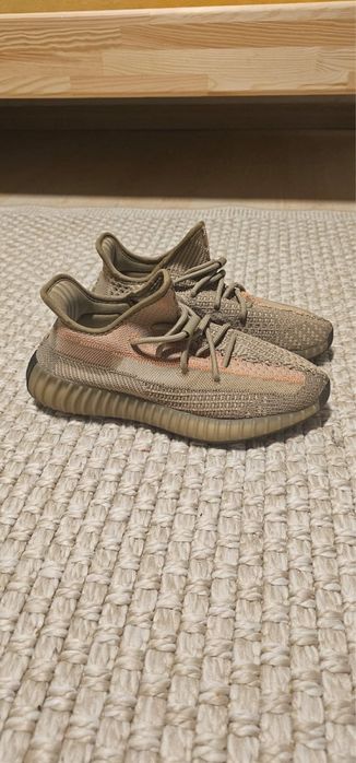 Adidas Yeezy Boost 350 V2 Sand Taupe.